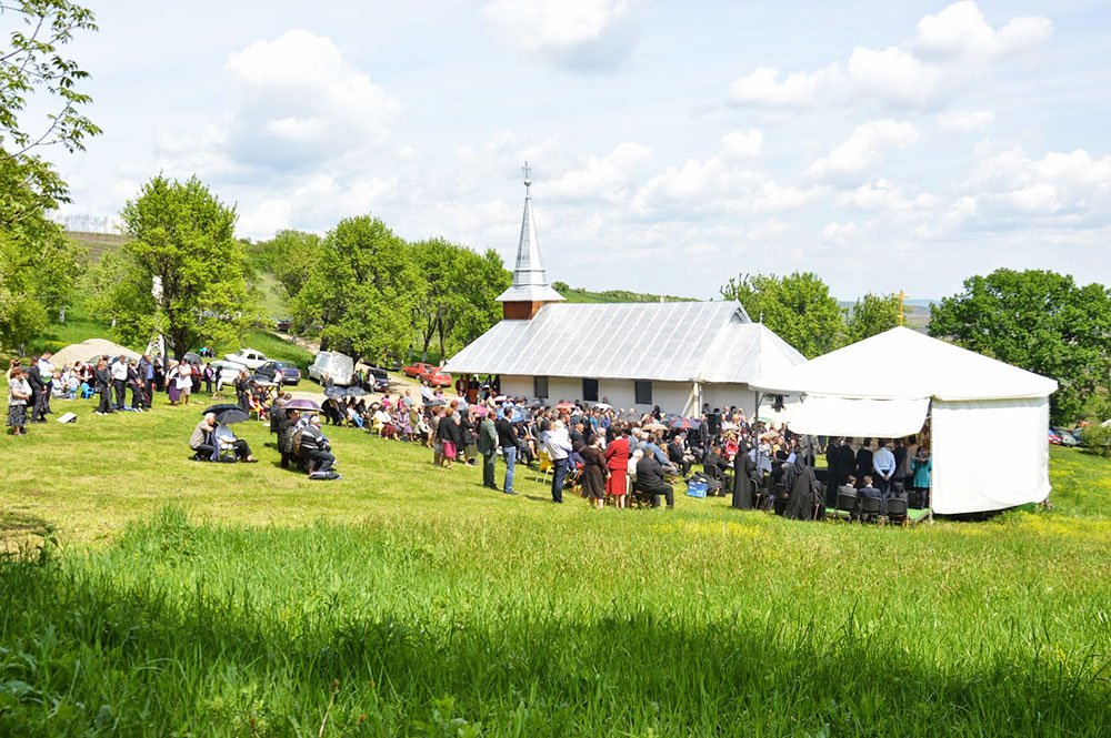 Hram la mănăstirile de la Prislop şi Pădureni 72202