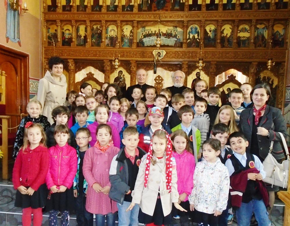„Tradiţia în viaţa creştinului“, la Biserica „Naşterea Domnului“ 72160