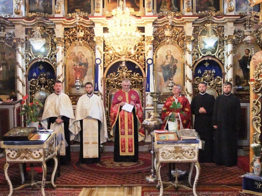 Un nou preot slujitor la Parohia „Adormirea Maicii Domnului“ din Oraviţa 72143