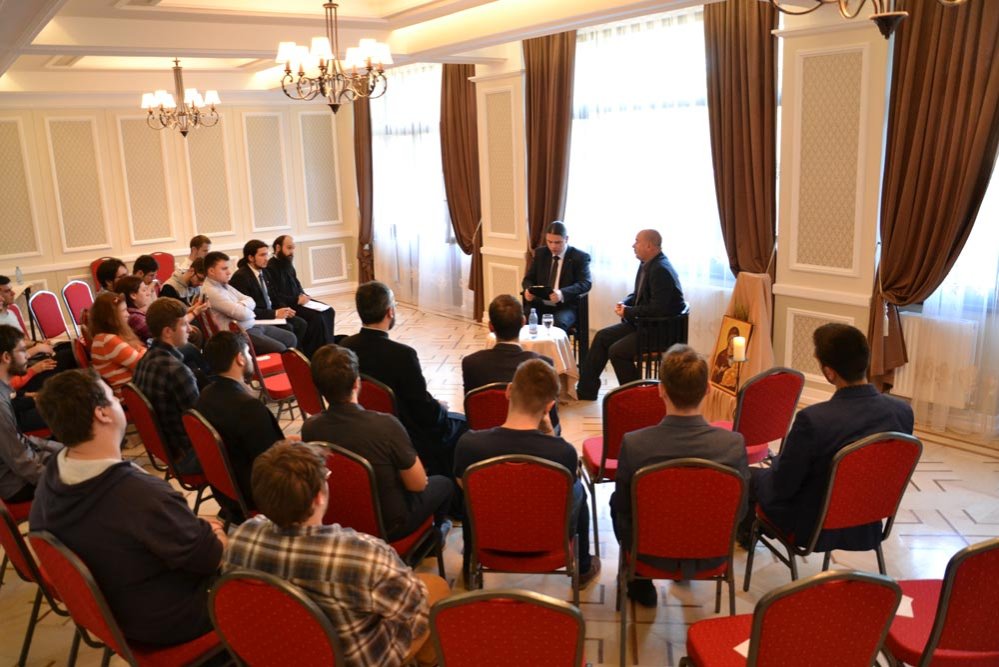 „Provocări ale viitorului văzute de un cunoscător al trecutului“ 72122