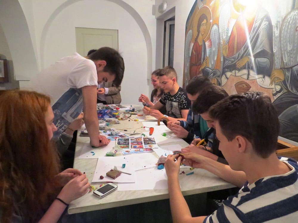 Activităţi cu tinerii la parohia clujeană „Schimbarea la Faţă“ 72056