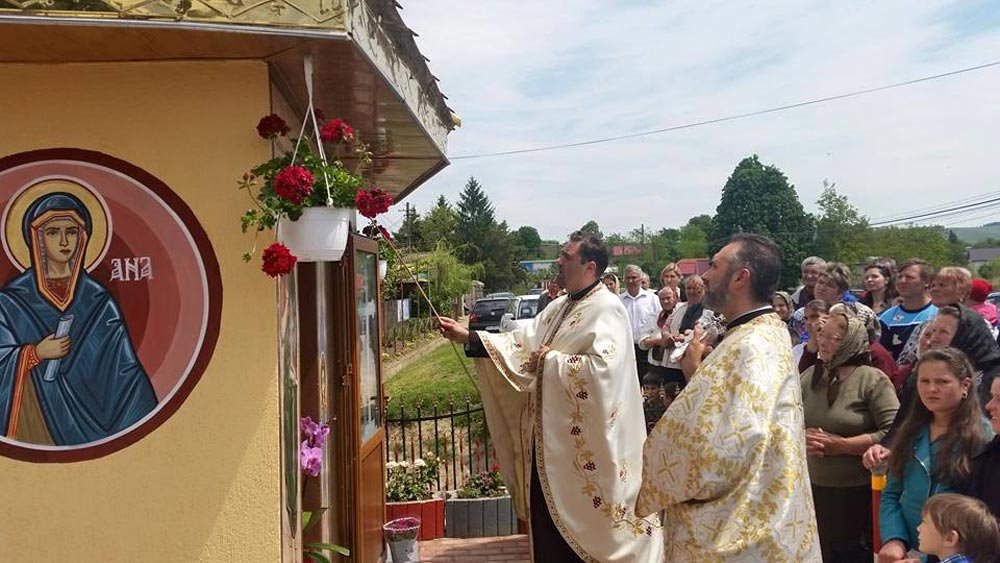 Sfinţire de troiţă în Parohia Izvor, Protopopiatul Roman 72026