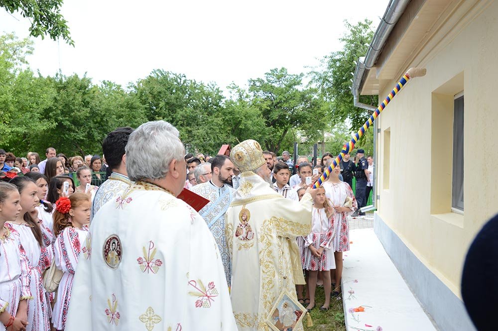 Sfinţirea bisericii din Parohia Odăieni, Brăila 72014