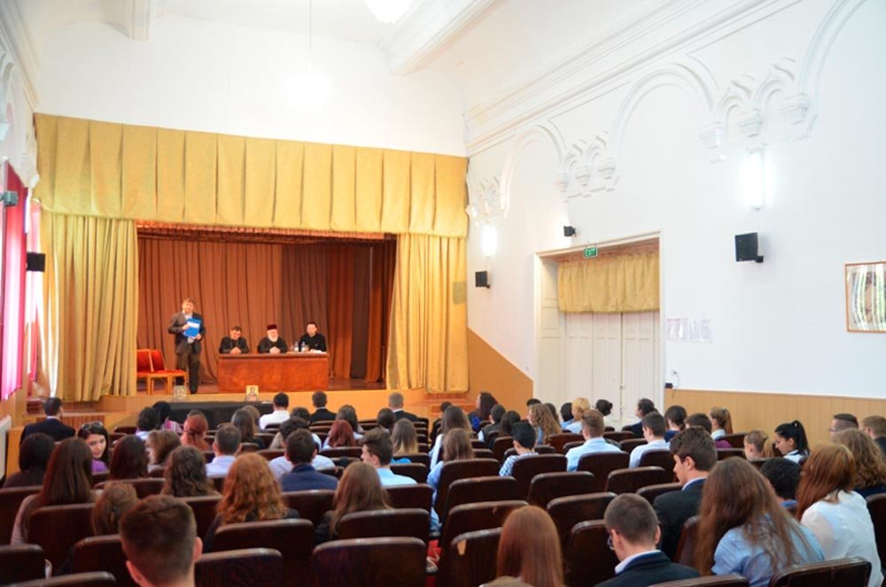 Conferinţa „Tinerii şi trăirea vieţii creştine astăzi“ la Tulcea 71987