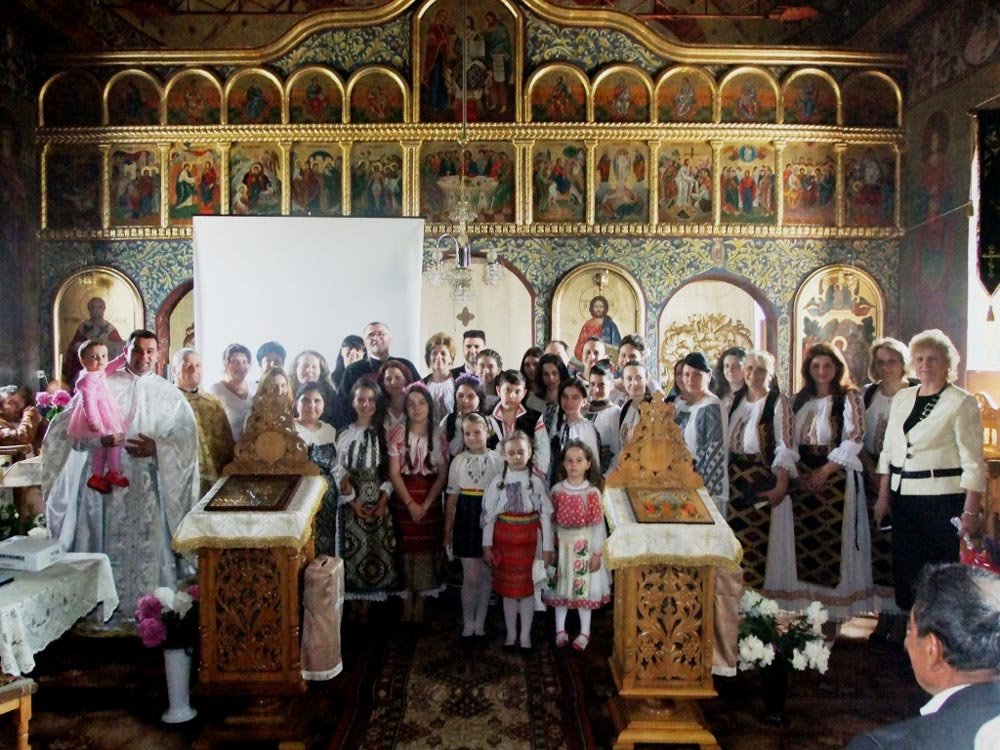 Corul „Colindiţa“ din Berzovia la 30 de ani de activitate 71978