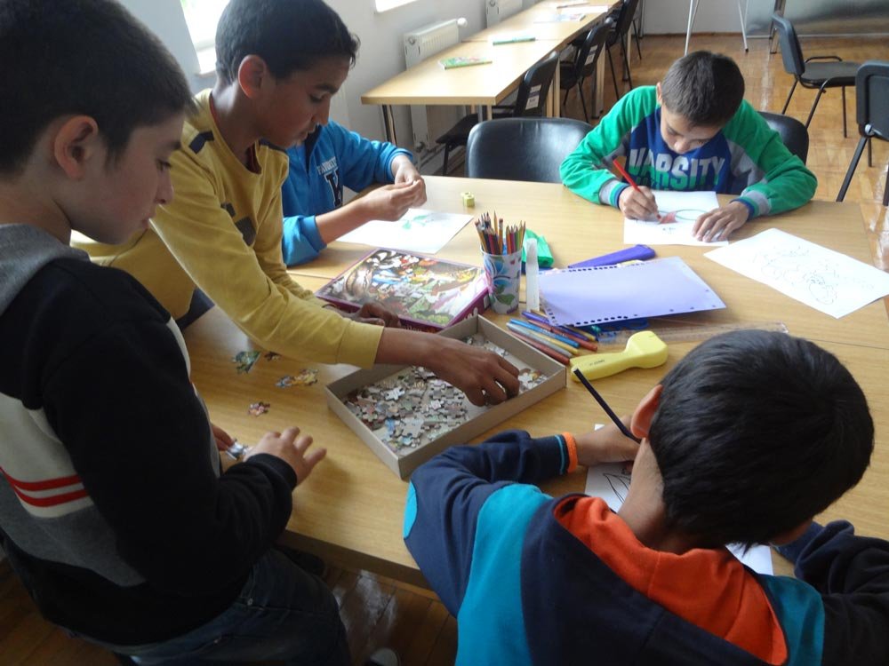 Rechizite şcolare pentru copiii de la Centrul social din Grădinari - Olt 72006