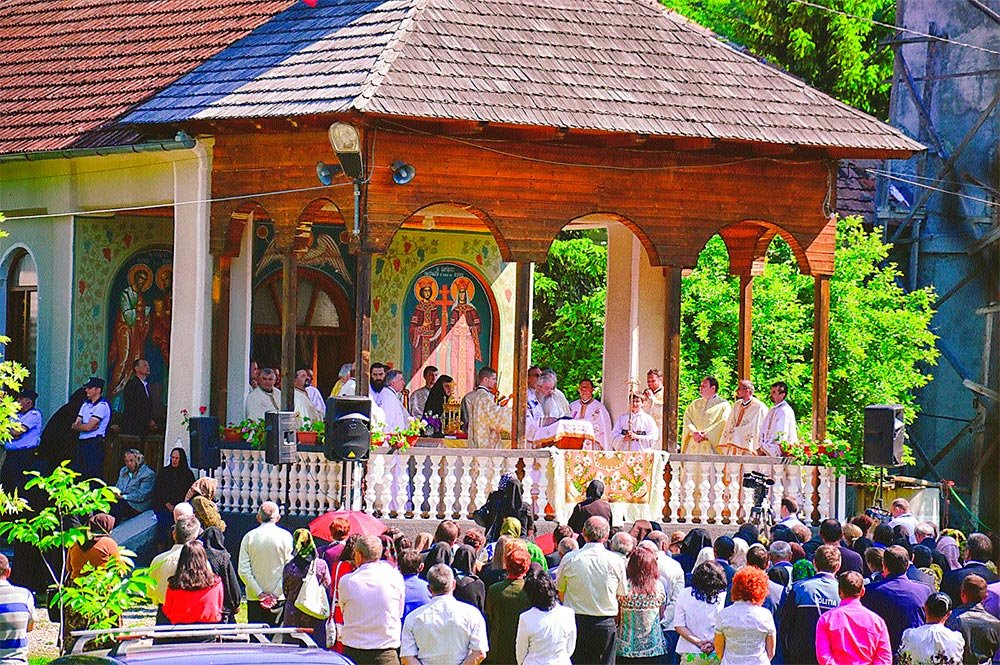 Slujiri arhiereşti şi hramuri 71969