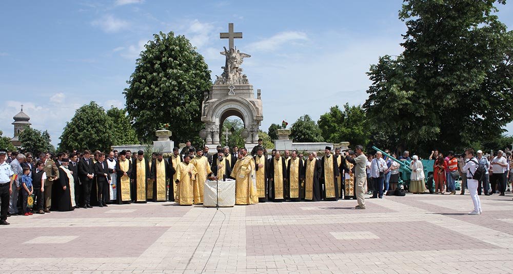 Ceremonii religioase şi militare închinate eroilor 71935