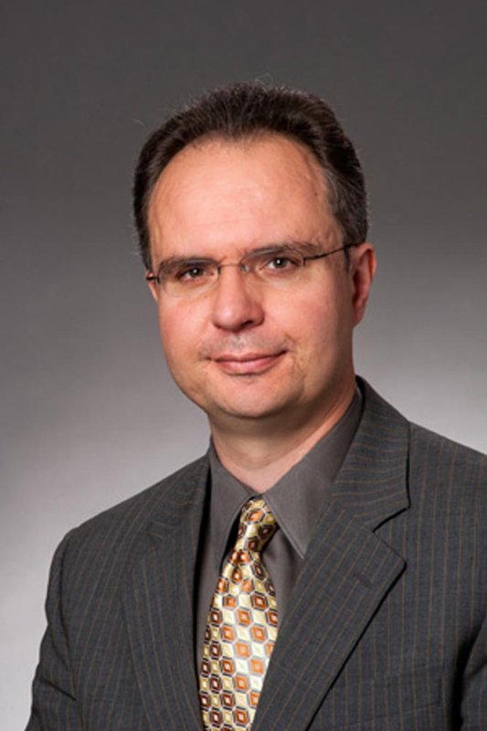 Un recunoscut profesor de la Universitatea din Minnesota (SUA) conferenţiază la Iaşi 71928