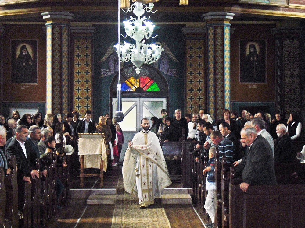 Cateheză pe tema „Taina Sfântului Botez“ în parohia năsăudeană Nepos 71884