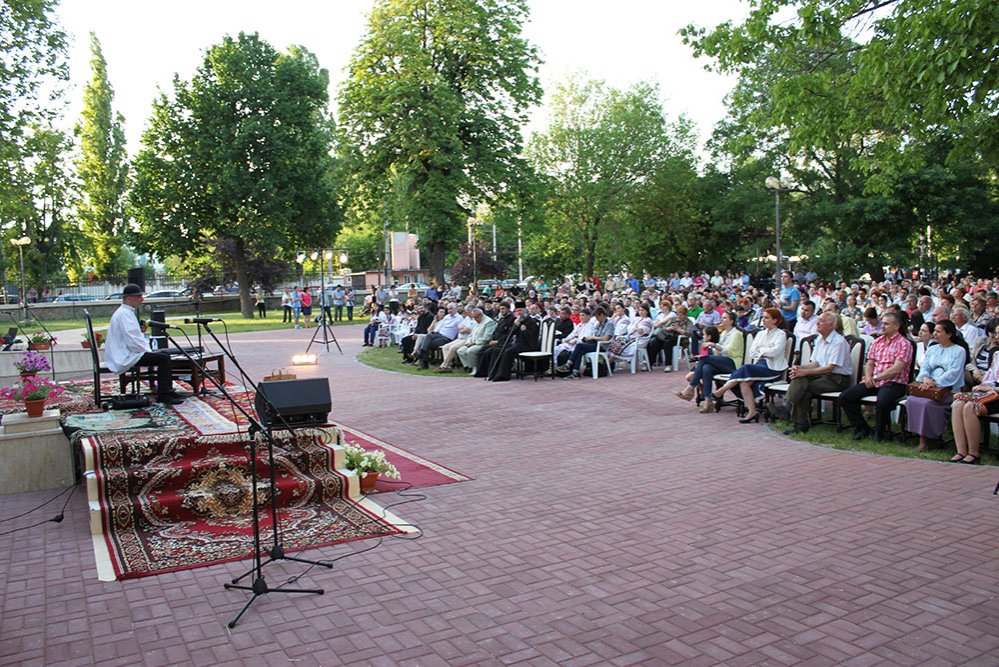 Folclor autentic românesc la Galaţi 71891