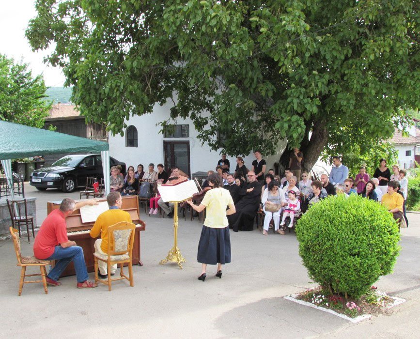 Microrecital pentru credincioşii din Mănăştur 71862