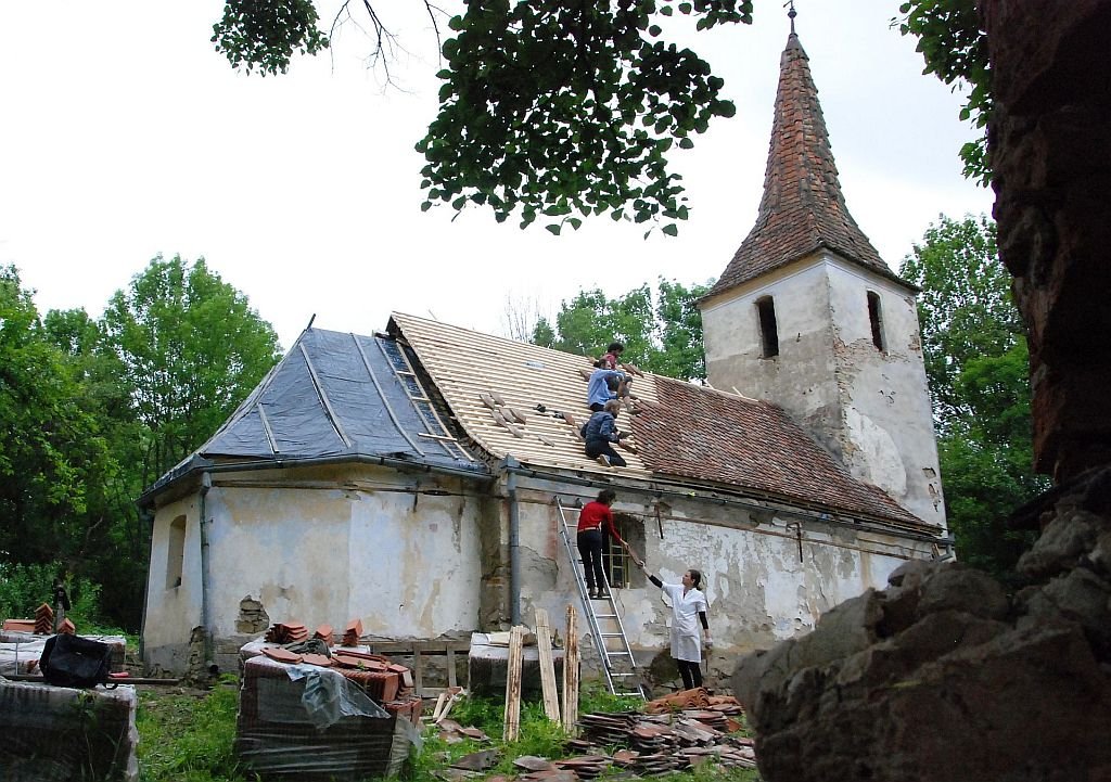 Biserica din Gherdeal, renovată printr-un parteneriat între instituţii 71783
