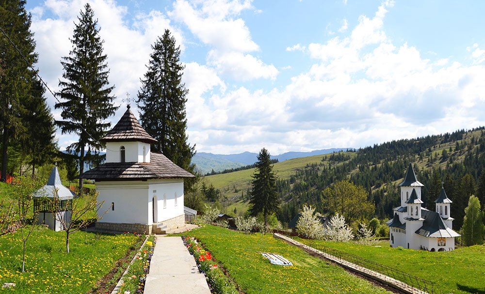 Cotumba, mănăstirea din braţele Cerului 71799