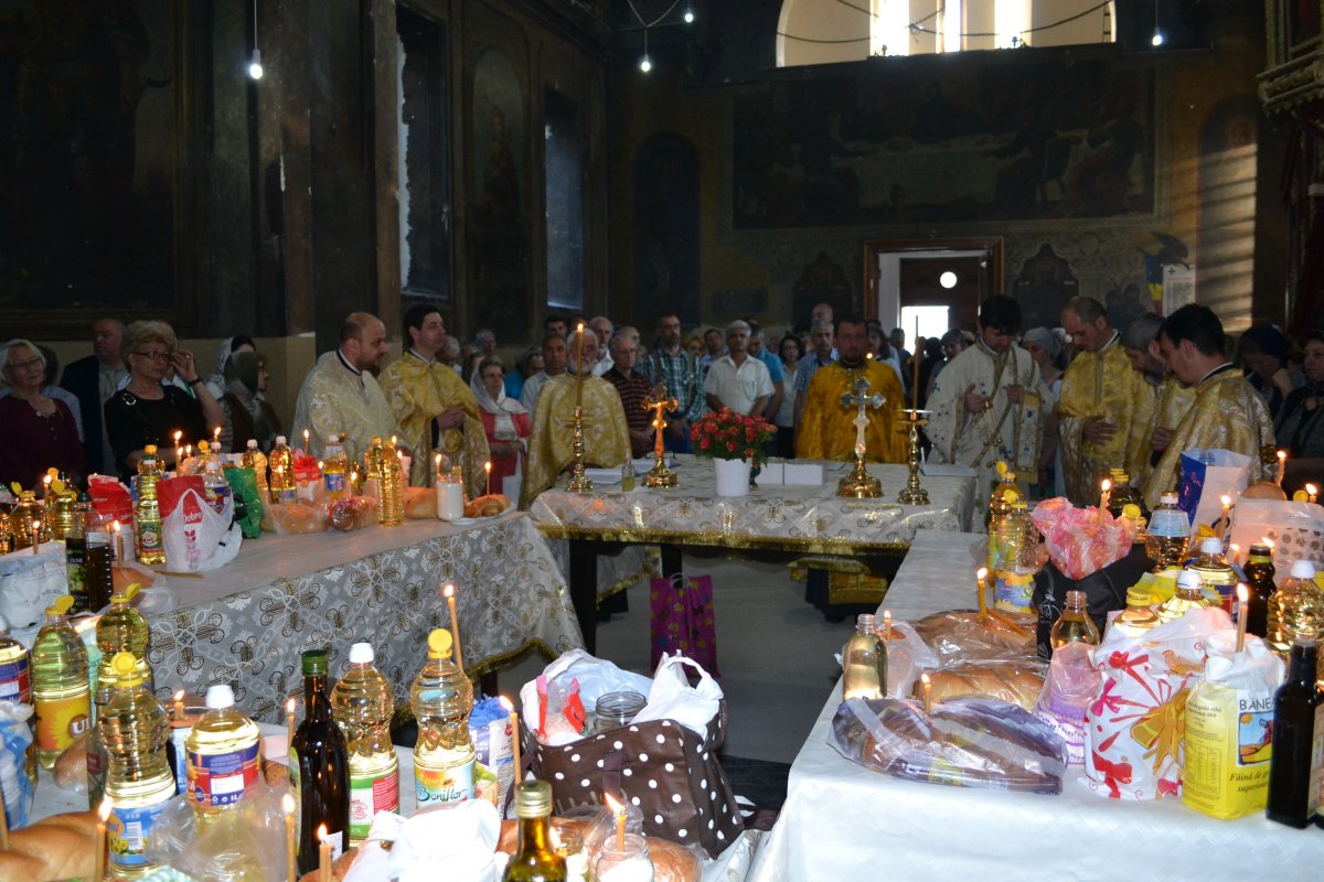 Sfântul Maslu de obşte în 7 parohii din Protopopiatul Sector 1 Capitală 71715