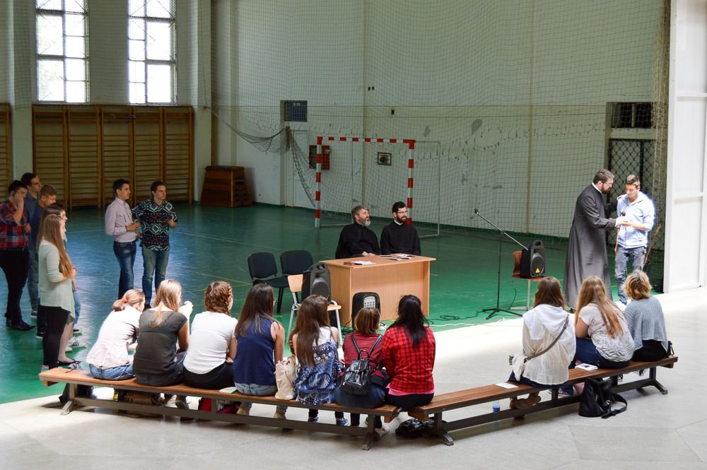 Ateliere de lucru şi dezbatere pentru tineri, la Hunedoara 71571