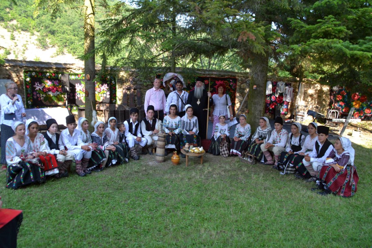 Activităţi catehetice sub streaşina Mănăstirii Topolniţa 71523