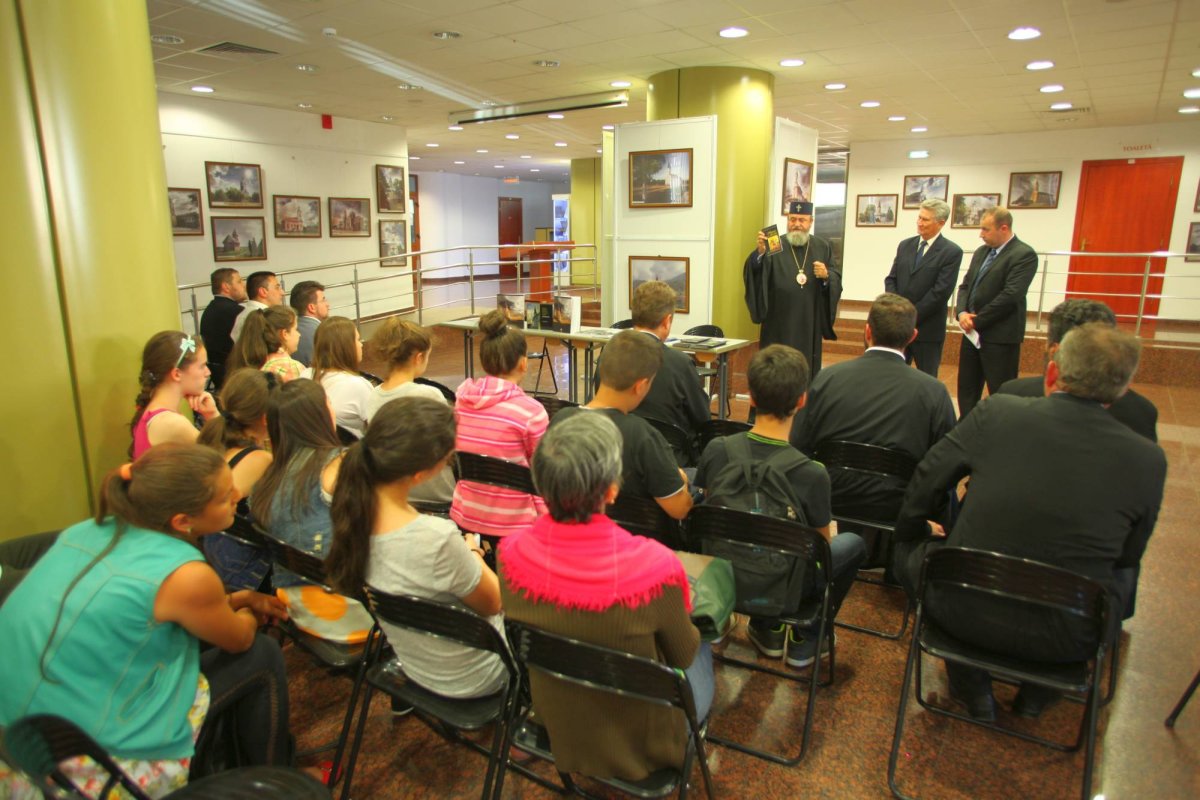 Fotografii ale bisericilor româneşti din Serbia, expuse la Sibiu 71518