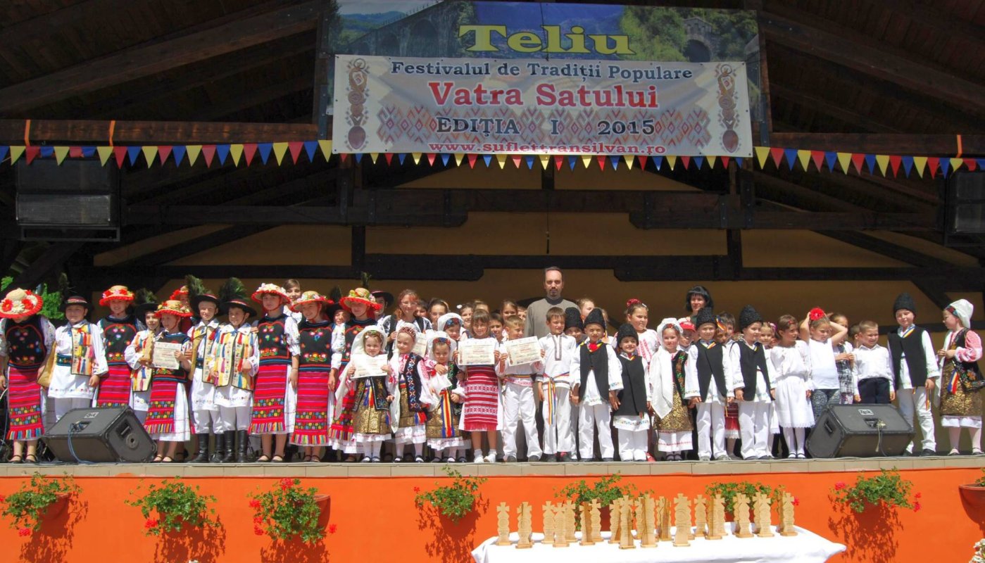 1200 de concurenţi la Festivalul „Vatra Satului“ 71490