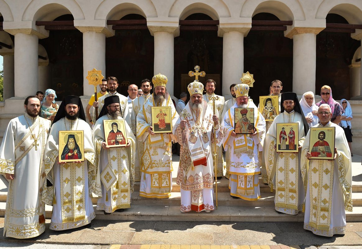"Există o mulţime de sfinţi români necunoscuţi de noi, dar cunoscuţi de Dumnezeu" 71449