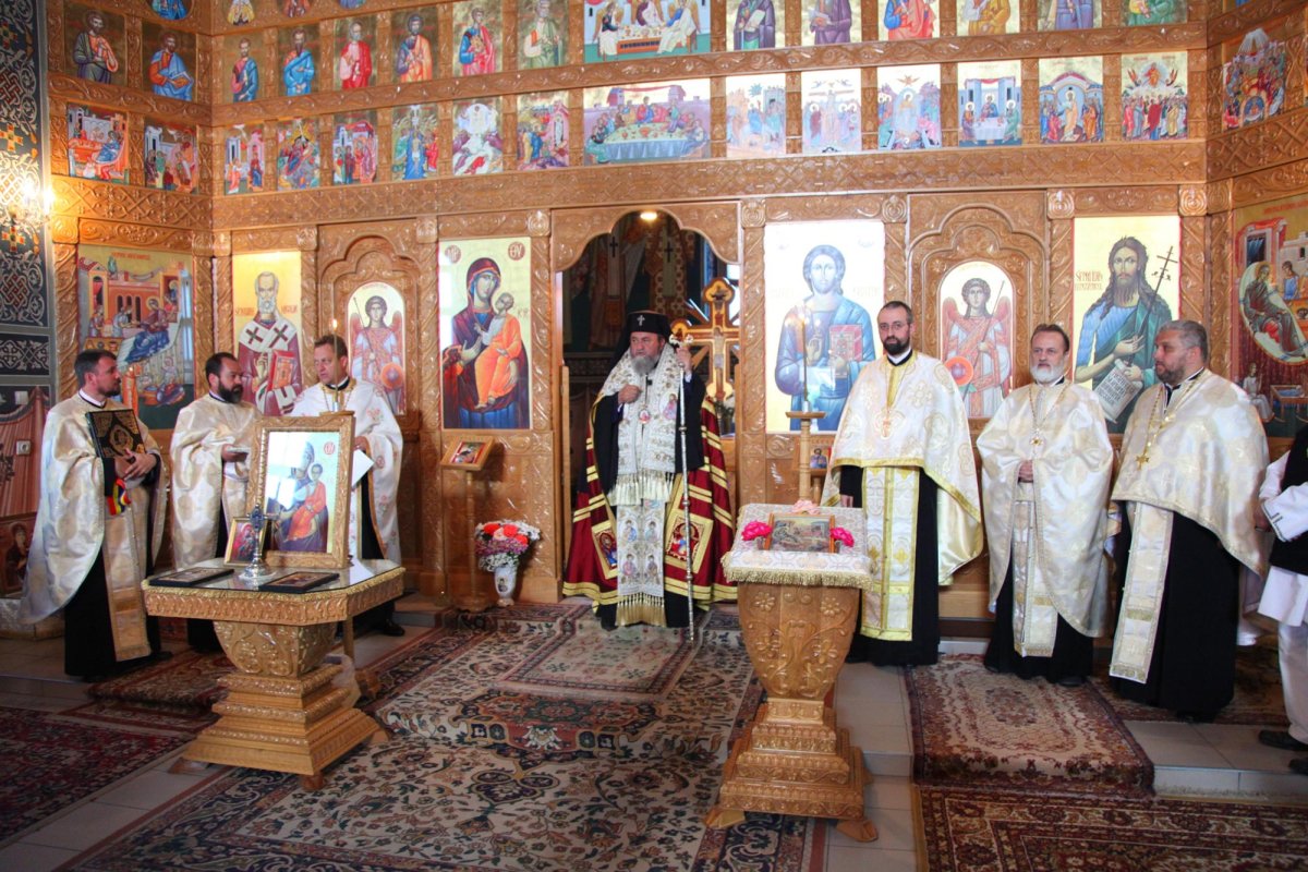 Noi preoţi la Biserica „Sfântul Ioan Botezătorul“ din Sibiu 71436