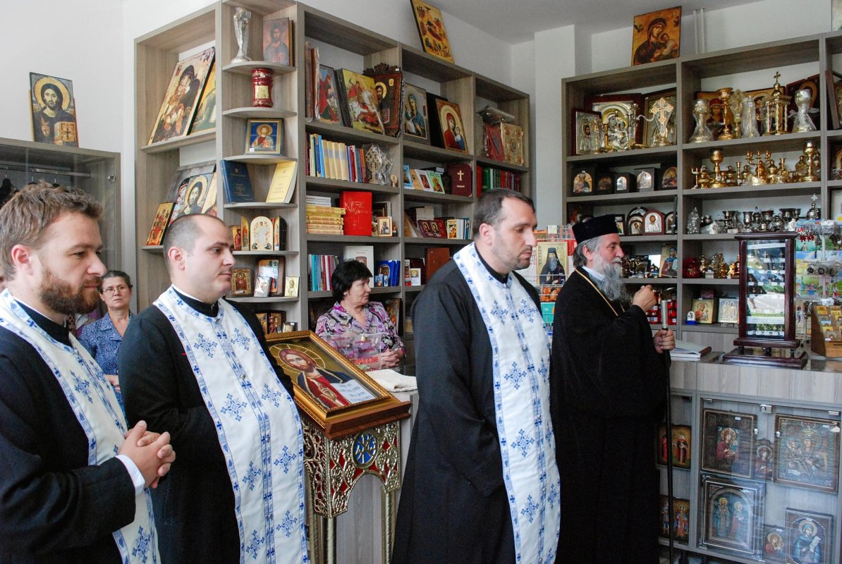 Resfinţire la magazinul bisericesc „Lumina” 71444