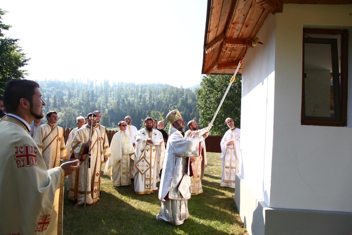 Binecuvântarea înnoirilor la Schitul Soveja 71426