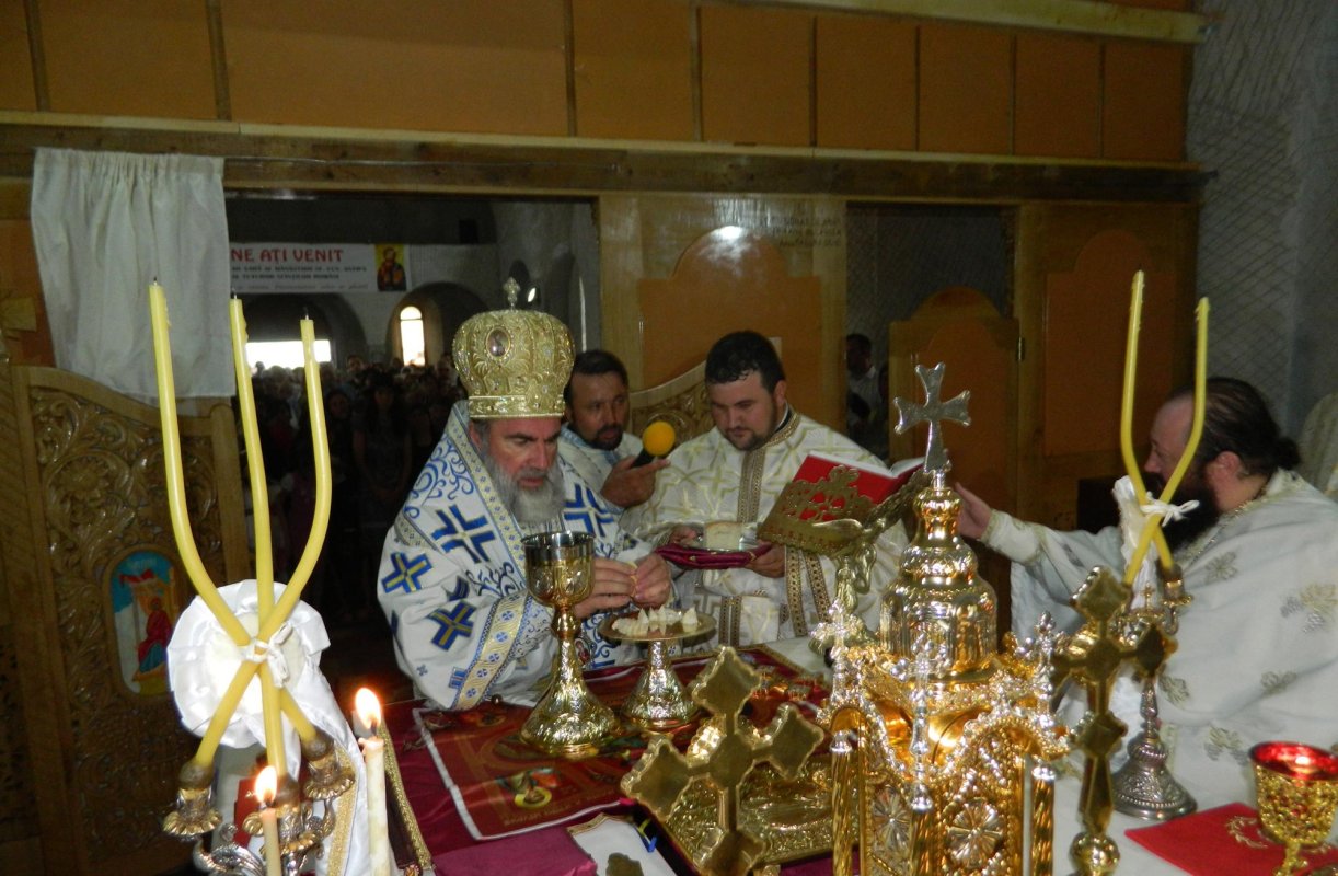 Liturghie arhierească la hramul Mănăstirii Calapodeşti 71411