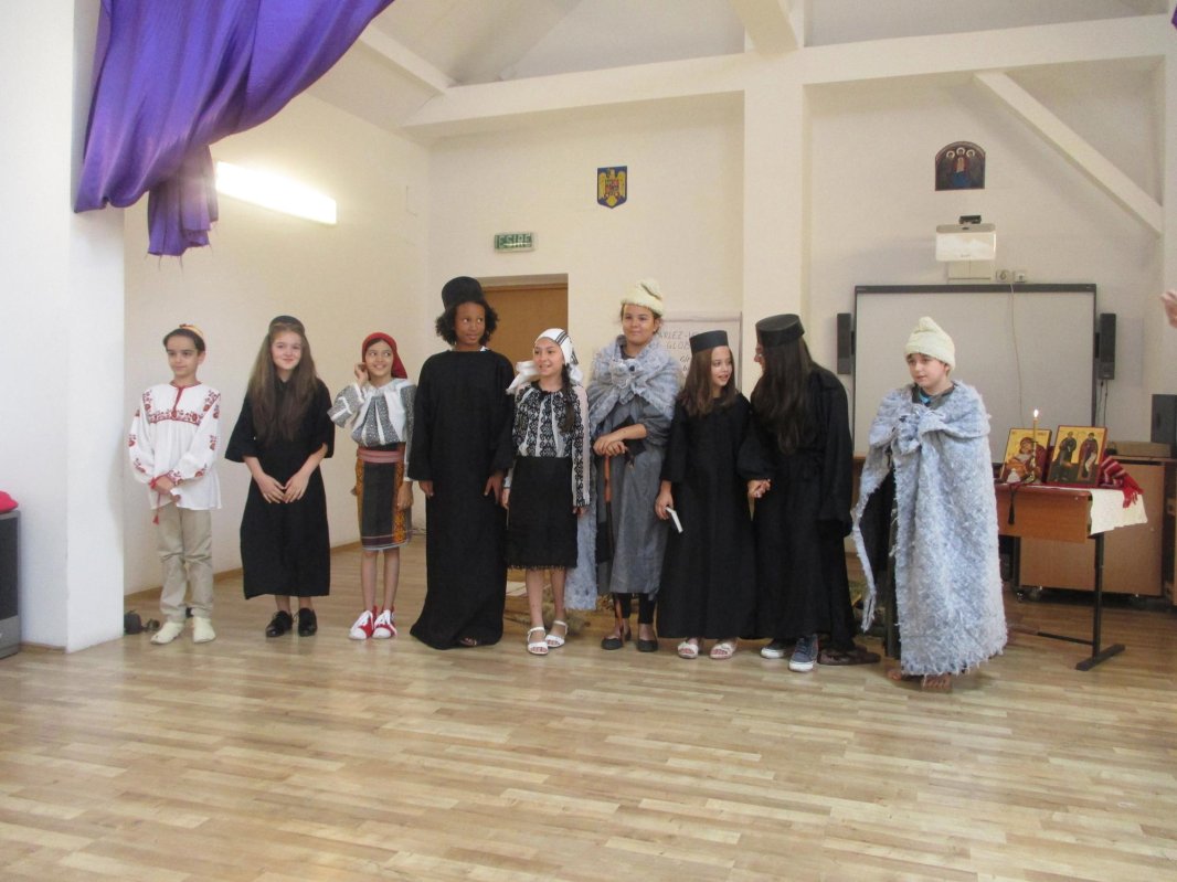 Piesă de teatru religios la Şcoala „Maica Domnului“ din Capitală 71354