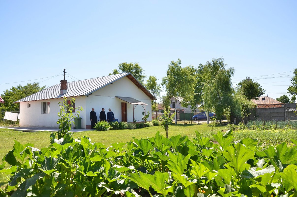 Un centru ocrotit de Sfinții Apostoli Petru și Pavel 71347