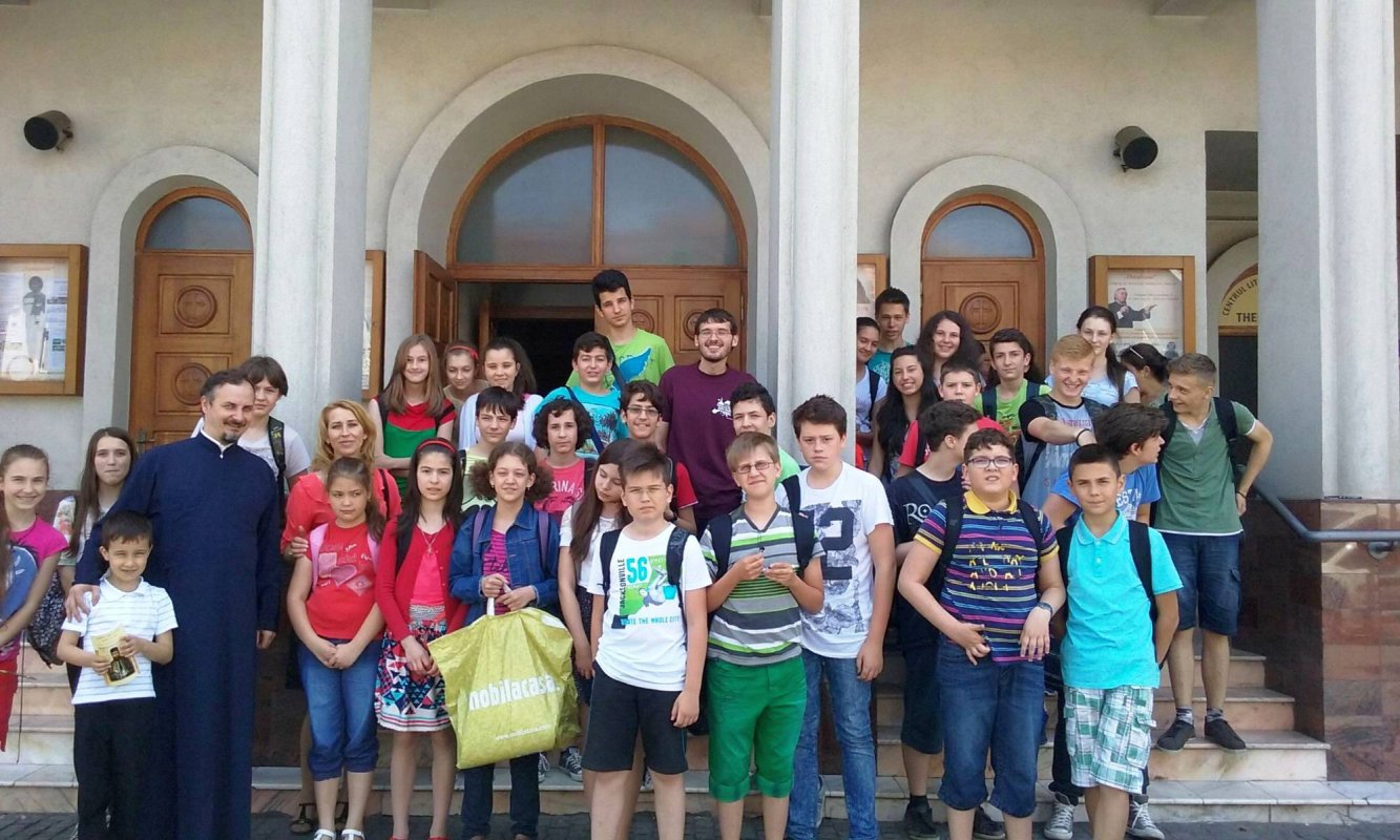 Activităţi cu tinerii la Parohia „Schimbarea la Faţă“ 71288