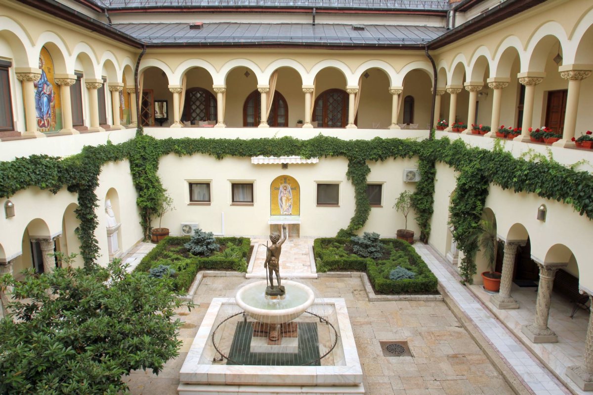 Altarul de vară al Reşedinţei Patriarhale 71233