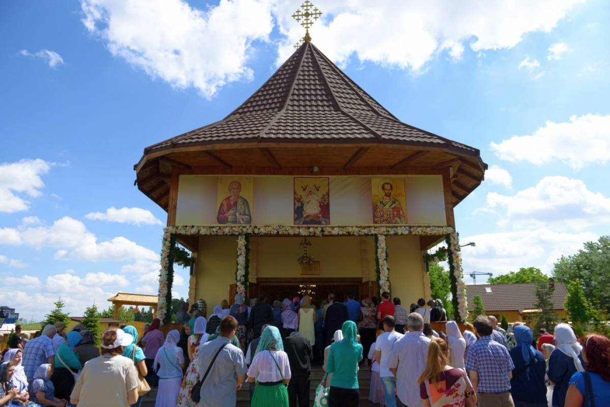 Biserica speranţei din mijlocul Bucureştiului 71220