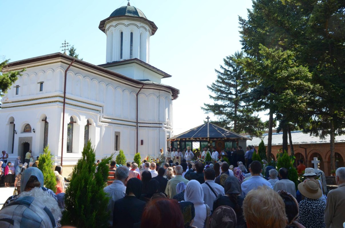 Hramul Mănăstirii Plumbuita din Capitală 71218