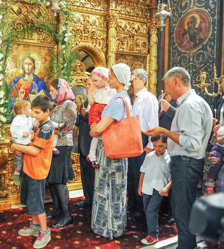„Să privim des în ochii icoanei, de acolo nimeni nu ne şterge” 71192