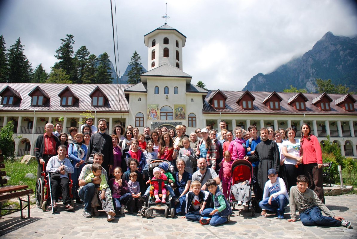 Enoriașii Bisericii „Sfânta Ecaterina” au făcut un pelerinaj în județul Prahova 71120