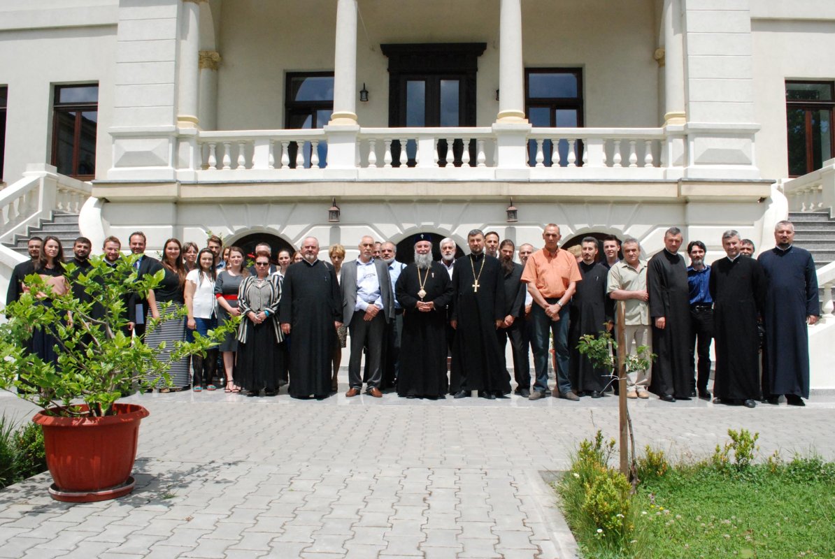 „Să vă bucuraţi totdeauna de privilegiul de a fi învăţat aici!” 71115