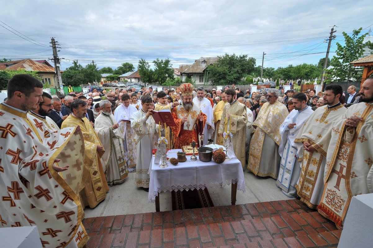 Sfințire de biserică la Bordenii Mici 71119