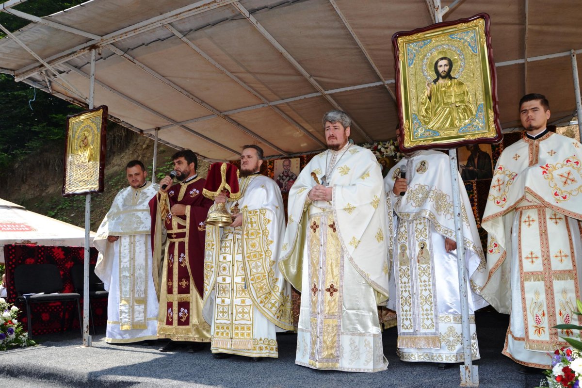 Hramuri în Episcopia Caransebeșului 71095