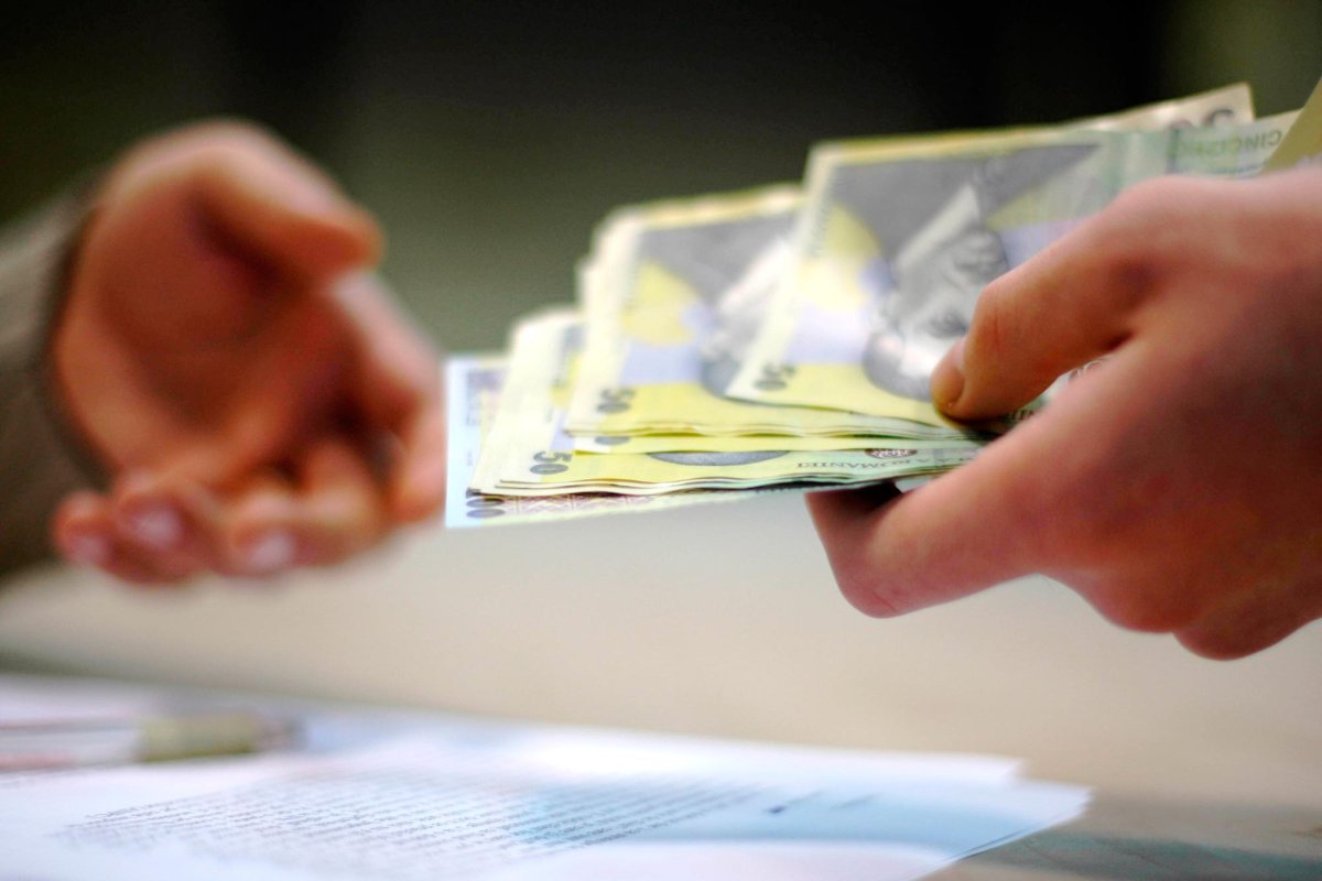 Salariul minim brut a fost majorat la 1.050 de lei 71108