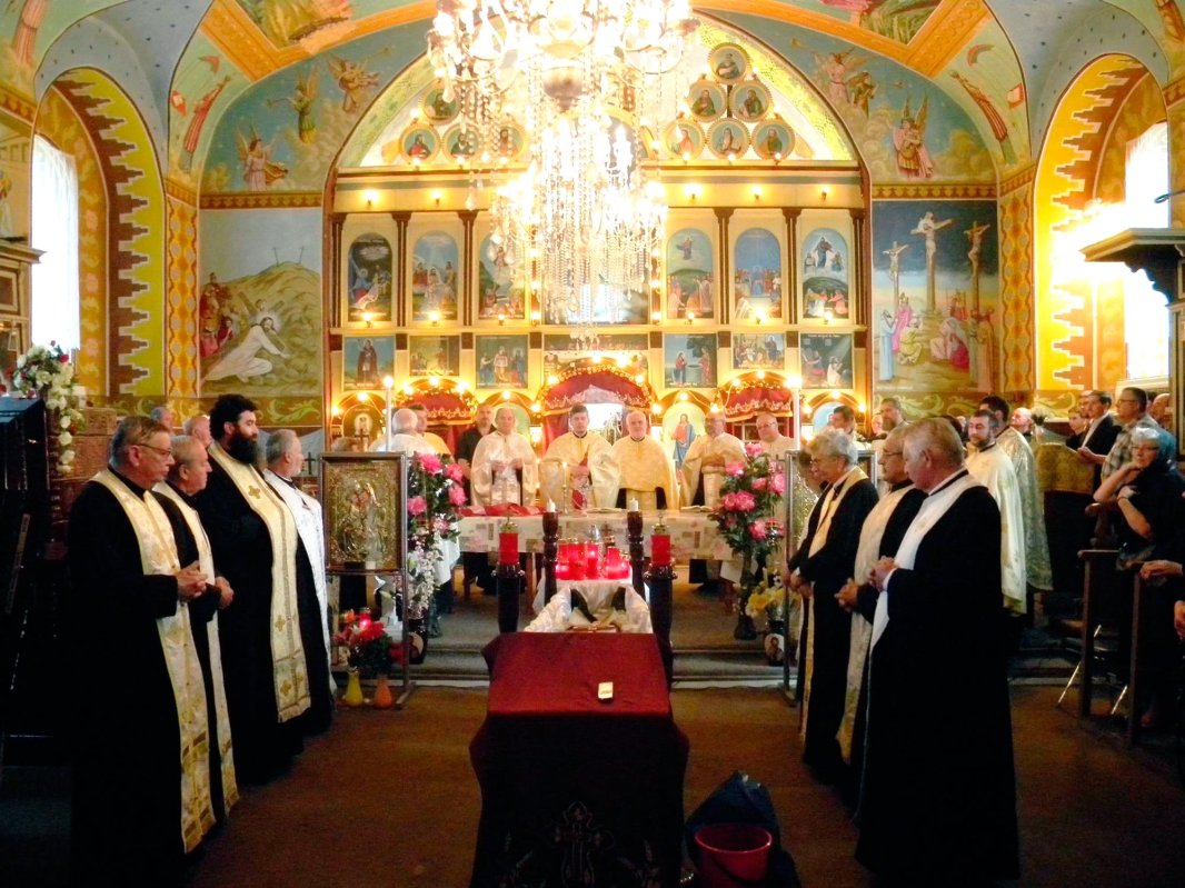 Preotul Nicolae-Virgil Cărdaș, condus pe ultimul drum 71067