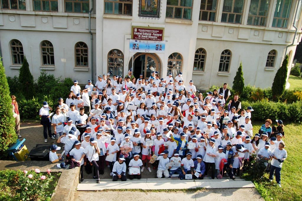 850 de copii se bucură de taberele gratuite „Licăr de Lumină“ 71032