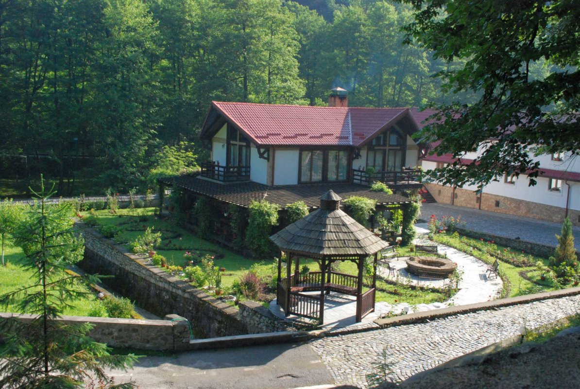 Cursurile de pregătire profesională pentru cântăreții bisericești, la final 70986