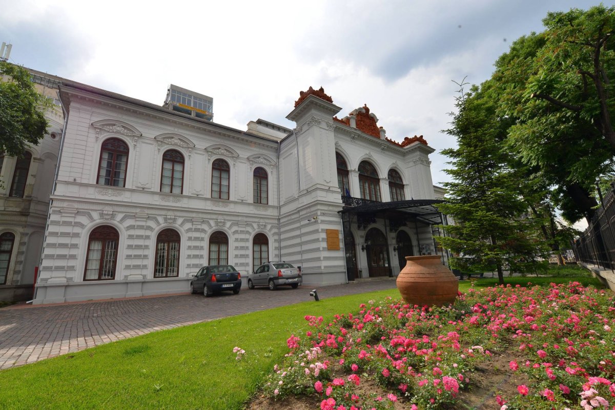 Înapoi în timp la Palatul Suțu 70990