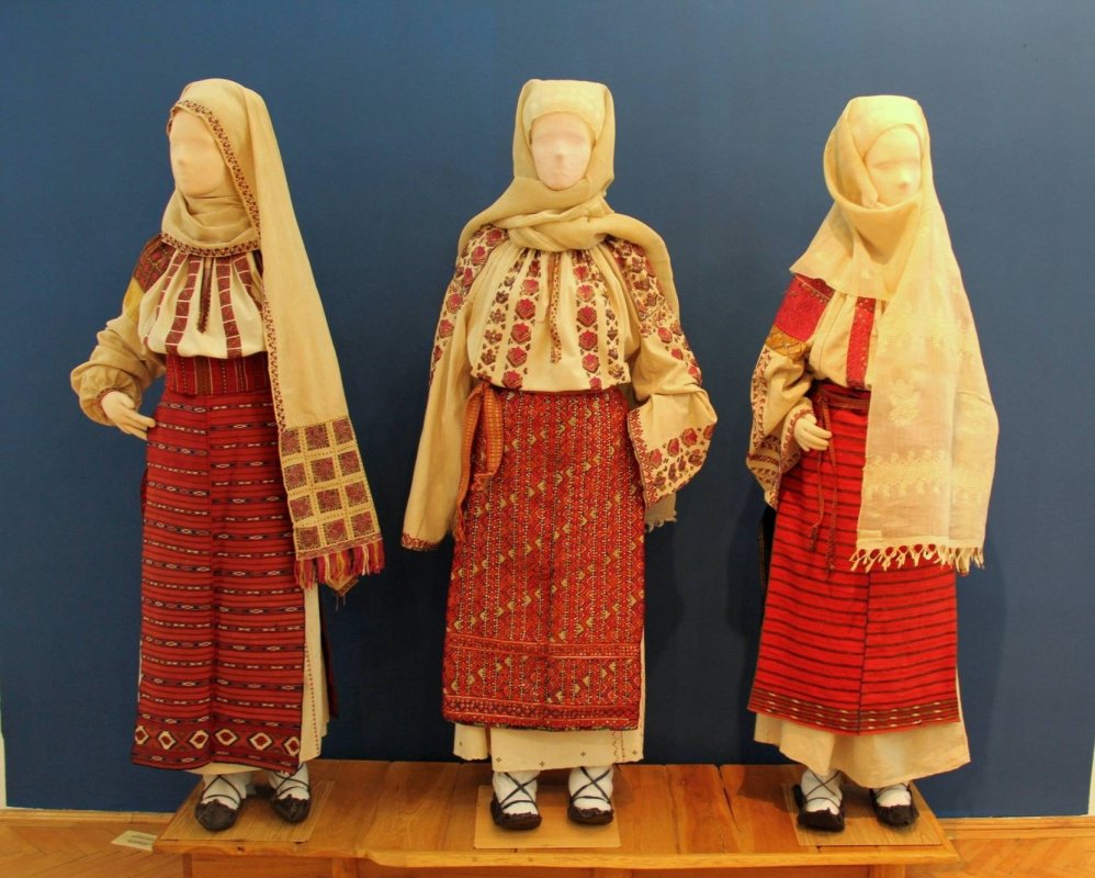 Măiestria cămăşii ţărăneşti, în Colecţia Cantacuzino şi Brătianu 70982