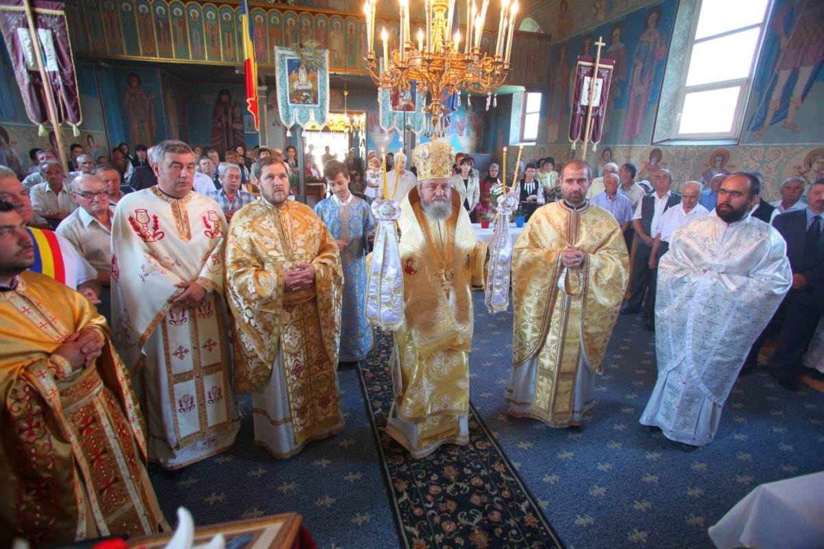 Slujiri arhiereşti în Duminica a cincea după Rusalii 70958