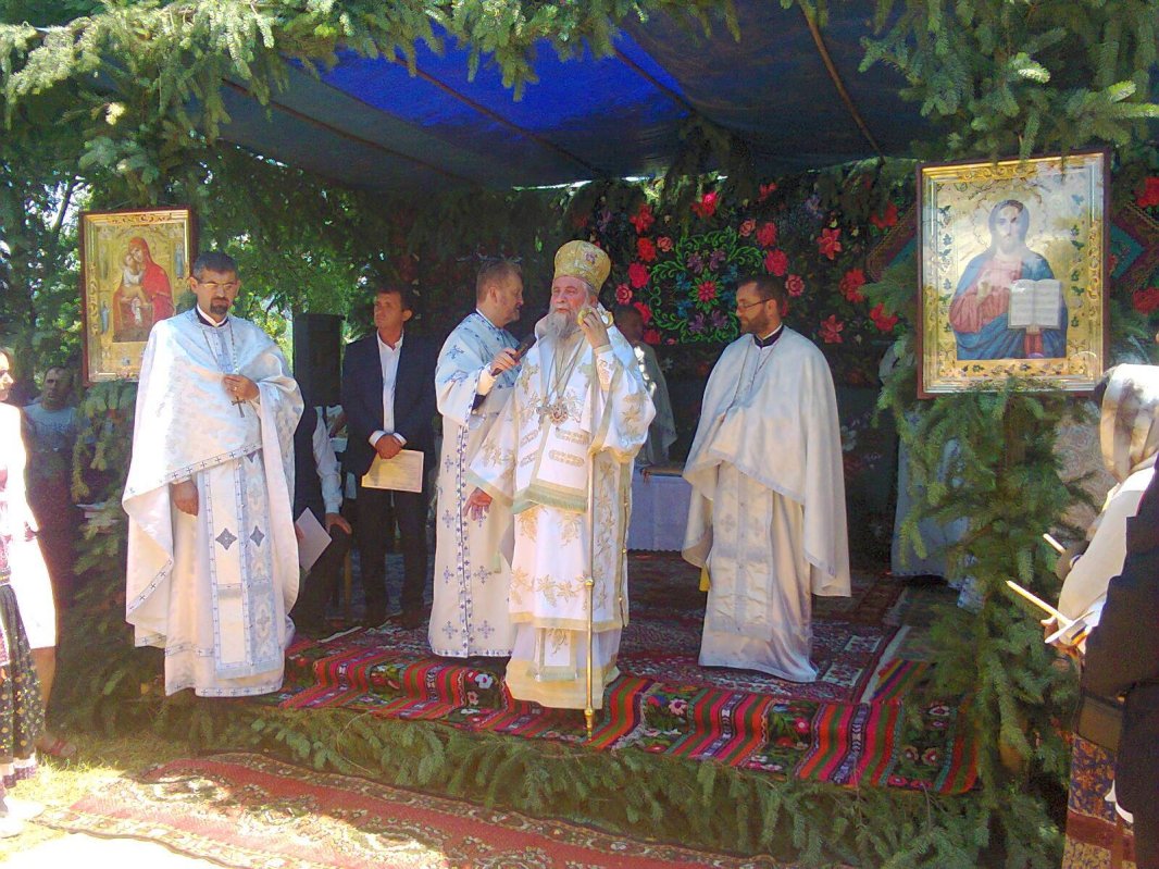 Bucurii duhovniceşti pentru credincioşii din Cătunele 70937