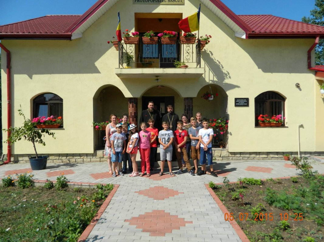 Elevi premianţi din Basarabia, oaspeţi ai Protoieriei Sascut 70931
