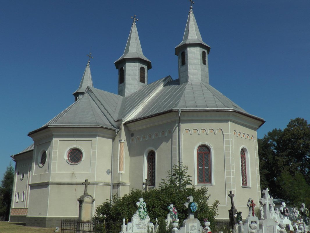 Liturghie arhierească la Frătăuţii Vechi 70806