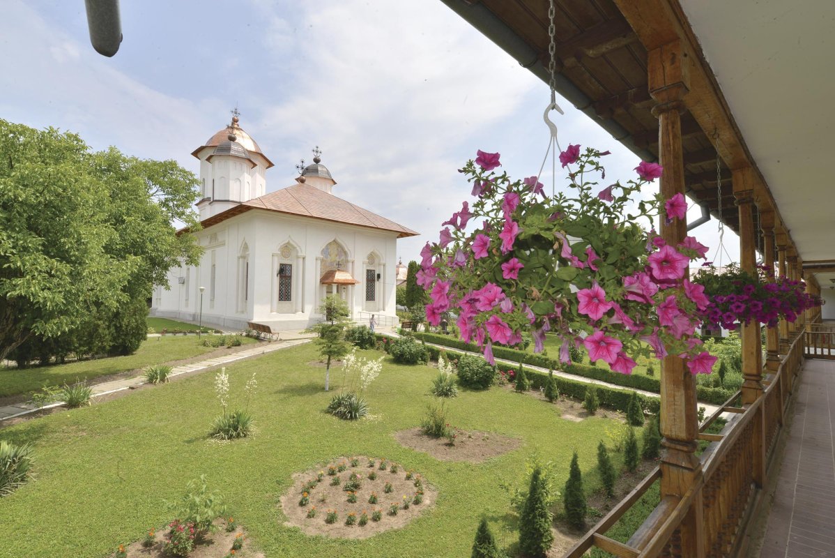 Rugăciune şi rucodelie la Mănăstirea Cernica 70770